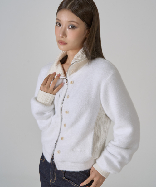 ZIZEMUSEUM(ジゼミュージアム)の「クロップド ハイネック ニット ジップアップ(ホワイト)(ニット/セーター・レディース・その他・SMALL/MEDIUM/LARGE)」の1枚目の写真