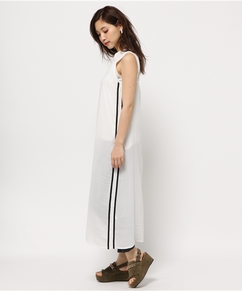 MOUSSY（マウジー）の「PIPING CAMI OP/F（ワンピース・レディース・ブラック/ホワイト・FREE）」の4枚目の写真