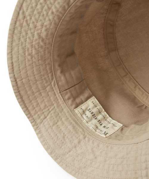 DAILY STANDARD by SANDINISTA（デイリースタンダードバイサンディニスタ）の「Daily Bucket Hat / バケットハット（ハット・メンズ・ベージュ/ネイビー/ブラック/ホワイト・MEDIUM/SMALL）」の6枚目の写真