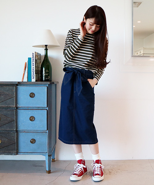 N.（N. Natural Beauty Basic）（エヌエヌナチュラルビューティーベーシック）の「【Ray4月号掲載】【追加生産】ベルト付きデニムタイトスカート（デニムスカート・レディース・ネイビー/ブルー・MEDIUM/SMALL）」の3枚目の写真