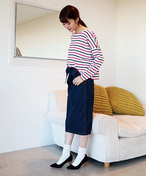 N.（N. Natural Beauty Basic）（エヌエヌナチュラルビューティーベーシック）の「【Ray4月号掲載】【追加生産】ベルト付きデニムタイトスカート（デニムスカート・レディース・ネイビー/ブルー・MEDIUM/SMALL）」の4枚目の写真