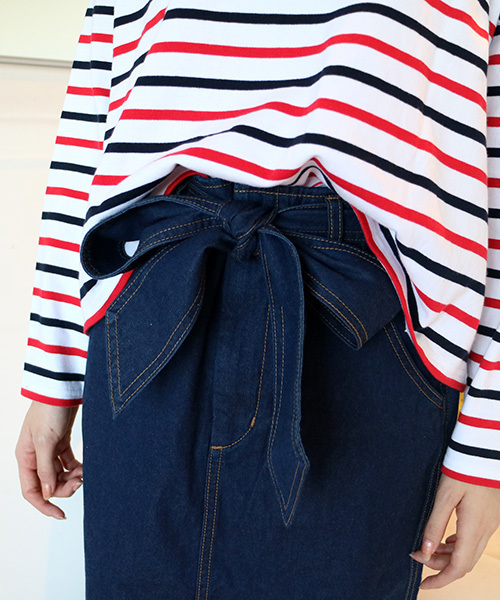 N.（N. Natural Beauty Basic）（エヌエヌナチュラルビューティーベーシック）の「【Ray4月号掲載】【追加生産】ベルト付きデニムタイトスカート（デニムスカート・レディース・ネイビー/ブルー・MEDIUM/SMALL）」の6枚目の写真