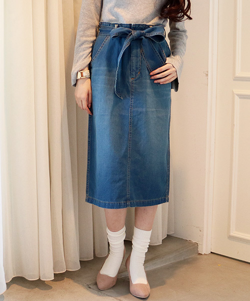 N.（N. Natural Beauty Basic）（エヌエヌナチュラルビューティーベーシック）の「【Ray4月号掲載】【追加生産】ベルト付きデニムタイトスカート（デニムスカート・レディース・ネイビー/ブルー・MEDIUM/SMALL）」の18枚目の写真