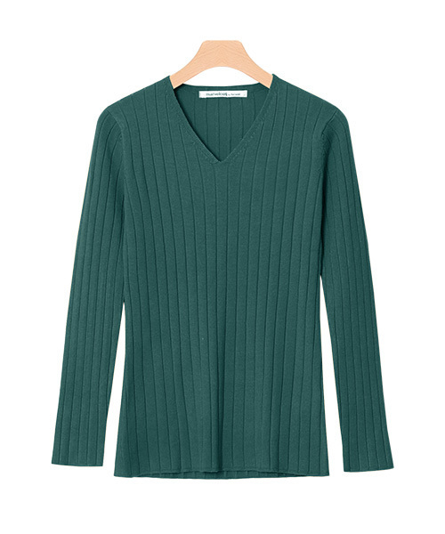 Pierrot（ピエロ）の「●UVカット＆お家で洗えるVネック長袖ウォッシャブルリブニット（ニット/セーター・レディース・ベージュ/グリーン系その他/ネイビー/ライトブルー/ピンク系その他/オフホワイト/ブラウン/ワインレッド/グレー/杢グレー/ブラック/ブルー系その他/マスタード/キャメル/ブルー/バーガンディー/ピンク系その他2/ピンク/ライトベージュ/ピンク系その他4/イエロー/パープル/グリーン/モカ/ピンク系その他3/シルバーグレー/ブルー系その他2/パープル系その他/ミント/ブルー系その他3/ピンク系その他5/ブラウン系その他2/ブルー系その他4/ブラウン系その他/ブラック系その他/グレー系その他・L/M/LL）」の17枚目の写真