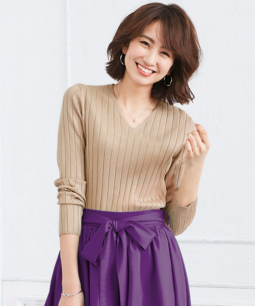 Pierrot（ピエロ）の「●UVカット＆お家で洗えるVネック長袖ウォッシャブルリブニット（ニット/セーター・レディース・ベージュ/グリーン系その他/ネイビー/ライトブルー/ピンク系その他/オフホワイト/ブラウン/ワインレッド/グレー/杢グレー/ブラック/ブルー系その他/マスタード/キャメル/ブルー/バーガンディー/ピンク系その他2/ピンク/ライトベージュ/ピンク系その他4/イエロー/パープル/グリーン/モカ/ピンク系その他3/シルバーグレー/ブルー系その他2/パープル系その他/ミント/ブルー系その他3/ピンク系その他5/ブラウン系その他2/ブルー系その他4/ブラウン系その他/ブラック系その他/グレー系その他・L/M/LL）」の14枚目の写真