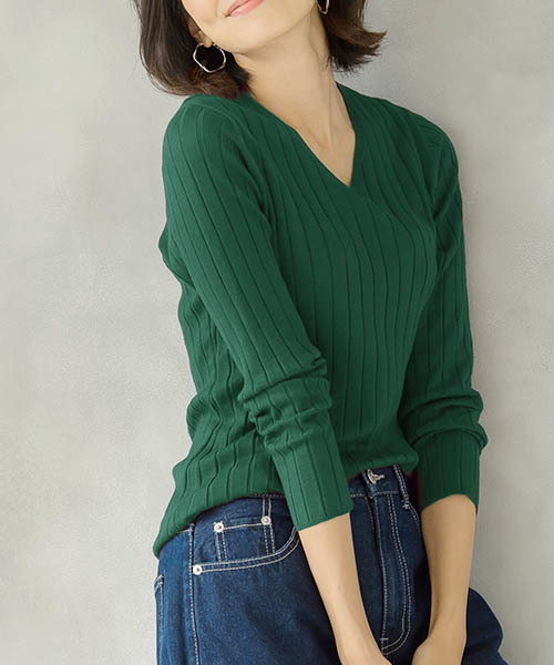 Pierrot（ピエロ）の「●UVカット＆お家で洗えるVネック長袖ウォッシャブルリブニット（ニット/セーター・レディース・ベージュ/グリーン系その他/ネイビー/ライトブルー/ピンク系その他/オフホワイト/ブラウン/ワインレッド/グレー/杢グレー/ブラック/ブルー系その他/マスタード/キャメル/ブルー/バーガンディー/ピンク系その他2/ピンク/ライトベージュ/ピンク系その他4/イエロー/パープル/グリーン/モカ/ピンク系その他3/シルバーグレー/ブルー系その他2/パープル系その他/ミント/ブルー系その他3/ピンク系その他5/ブラウン系その他2/ブルー系その他4/ブラウン系その他/ブラック系その他/グレー系その他・L/M/LL）」の15枚目の写真