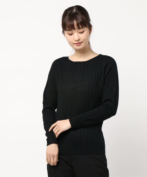 Pierrot（ピエロ）の「●UVカット＆お家で洗えるVネック長袖ウォッシャブルリブニット（ニット/セーター・レディース・ベージュ/グリーン系その他/ネイビー/ライトブルー/ピンク系その他/オフホワイト/ブラウン/ワインレッド/グレー/杢グレー/ブラック/ブルー系その他/マスタード/キャメル/ブルー/バーガンディー/ピンク系その他2/ピンク/ライトベージュ/ピンク系その他4/イエロー/パープル/グリーン/モカ/ピンク系その他3/シルバーグレー/ブルー系その他2/パープル系その他/ミント/ブルー系その他3/ピンク系その他5/ブラウン系その他2/ブルー系その他4/ブラウン系その他/ブラック系その他/グレー系その他・L/M/LL）」の4枚目の写真