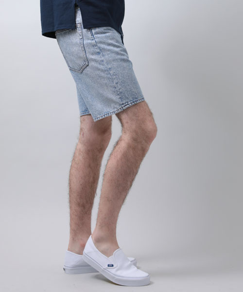 Denime（ドゥニーム）の「CONE MILS DENIM デニムリラックスショートパンツ（デニムパンツ・メンズ・インディゴブルー/ケミカルウォッシュ・SMALL/LARGE/MEDIUM）」の10枚目の写真
