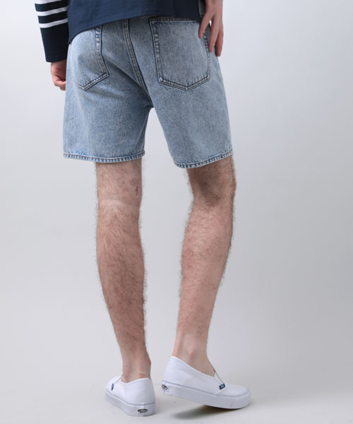 Denime（ドゥニーム）の「CONE MILS DENIM デニムリラックスショートパンツ（デニムパンツ・メンズ・インディゴブルー/ケミカルウォッシュ・SMALL/LARGE/MEDIUM）」の11枚目の写真
