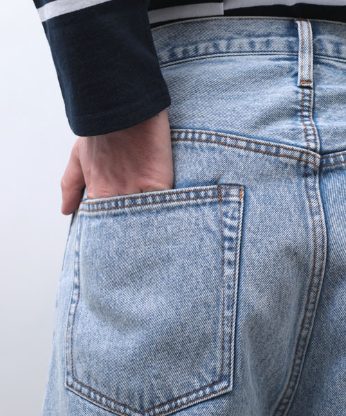 Denime（ドゥニーム）の「CONE MILS DENIM デニムリラックスショートパンツ（デニムパンツ・メンズ・インディゴブルー/ケミカルウォッシュ・SMALL/LARGE/MEDIUM）」の7枚目の写真