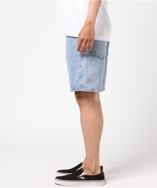 Denime（ドゥニーム）の「CONE MILS DENIM デニムリラックスショートパンツ（デニムパンツ・メンズ・インディゴブルー/ケミカルウォッシュ・SMALL/LARGE/MEDIUM）」の3枚目の写真