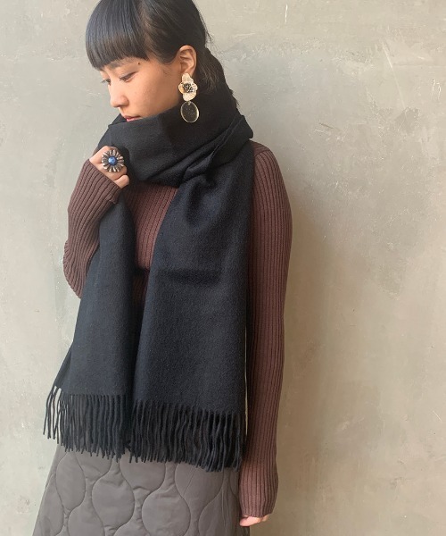 TWEED MILL（ツイードミル）の「[TWEED MILL/ツイードミル] 70×190 大判ウールストール（ストール/ショール・レディース・ネイビー/ライトブラウン/シルバーグレー/ホワイト×ブラック/ブルー系その他/キャメル/レッド系その他/チェック/レッド系その他2/ブラウン系その他/チャコールグレー/ブラック系その他/グレー系その他/ホワイト系その他/グレー系その他2/グレー系その他3/グレー系その他4/イエロー×ブラック/ブラウン系その他2/レッド系その他3/ブラック/ベージュ/オレンジ/グリーン系その他/ロイヤルブルー/ベージュ系その他/ブラウン系その他3/グリーン系その他3/グリーン系その他2/ラベンダー・F）」の4枚目の写真