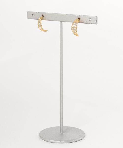 TONE SELECT GOODS（トーンセレクトグッズ）の「【925 SILVER ACC】ワイヤームーンピアスSV925(OG)（ピアス（両耳用）・レディース・シルバー/ゴールド・FREE）」の5枚目の写真
