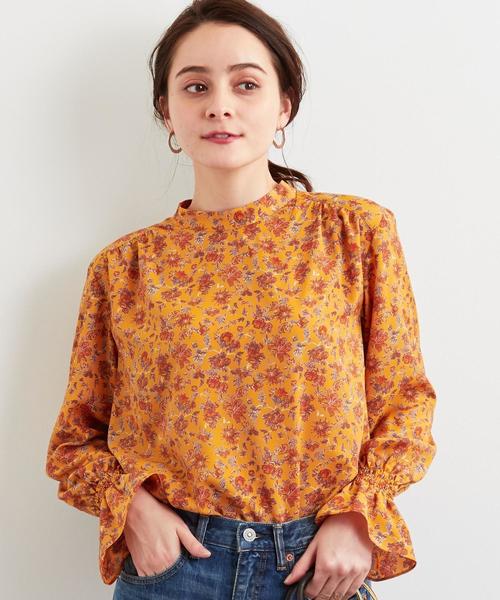 green label relaxing(グリーンレーベルリラクシング)の「CFC フラワー プリント シャーリング カフス ブラウス(シャツ/ブラウス・レディース・イエロー/ネイビー・FREE)」の7枚目の写真