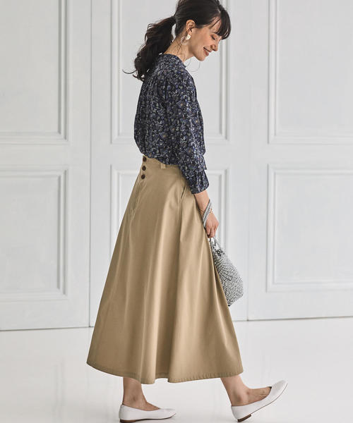 green label relaxing(グリーンレーベルリラクシング)の「CFC フラワー プリント シャーリング カフス ブラウス(シャツ/ブラウス・レディース・イエロー/ネイビー・FREE)」の9枚目の写真