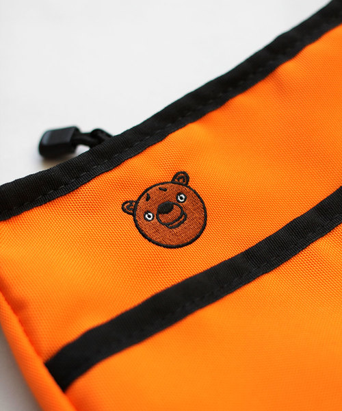 BUCCA 44（ブッカフォーティーフォー）の「【BUCCA 44】ワンポイント刺繍サコッシュ（ショルダーバッグ・メンズ・ライム/オレンジ/ブラック・FREE）」の5枚目の写真