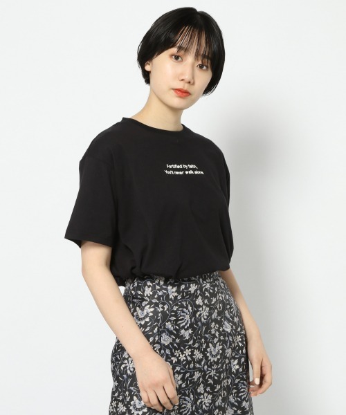 PAGEBOY（ページボーイ）の「ネオンロゴT（Tシャツ/カットソー・レディース・チャコールグレー/ブラック/オフホワイト・FREE）」の2枚目の写真