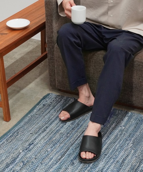 ADAM ET ROPE'(アダムエロペ)の「【EVALET】ドライタッチ クロップドスラックス(スラックス・メンズ・チャコールグレー/ベージュ系その他/ネイビー・S/M/L/XS/X-SMALL)」の3枚目の写真