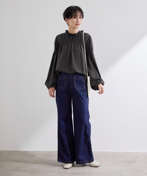 ADAM ET ROPE'(アダムエロペ)の「【WEB限定】スパンサテンシャーリングブラウス(シャツ/ブラウス・レディース・チャコールグレー/オフホワイト・FREE)」の3枚目の写真