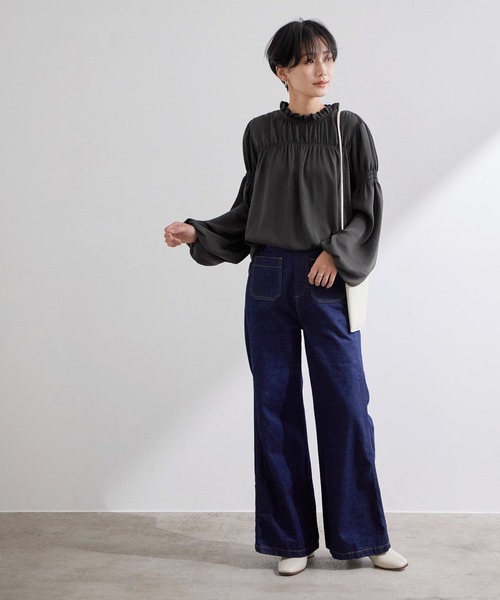 ADAM ET ROPE'(アダムエロペ)の「【WEB限定】スパンサテンシャーリングブラウス(シャツ/ブラウス・レディース・チャコールグレー/オフホワイト・FREE)」の14枚目の写真