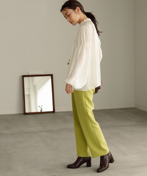 ADAM ET ROPE'(アダムエロペ)の「【WEB限定】スパンサテンシャーリングブラウス(シャツ/ブラウス・レディース・チャコールグレー/オフホワイト・FREE)」の17枚目の写真