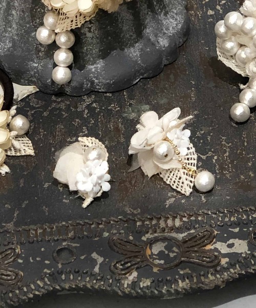 m.soeur（エムスール）の「コットンパールと布花のイヤリング＊（イヤリング・レディース・ベージュ・FREE）」の2枚目の写真