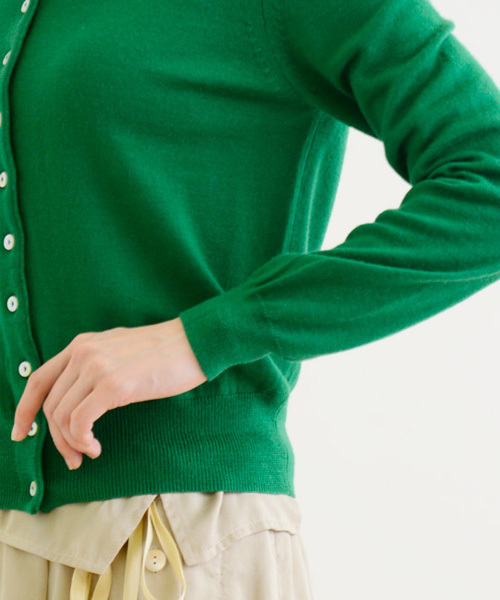 LA MARINE FRANCAISE（マリン フランセーズ）の「14Gサフィエッラ ショートカーディガン（カーディガン/ボレロ・レディース・オフホワイト/ブルー/ブラック/トップグレー/キャメル/グリーン・ONE SIZE）」の11枚目の写真