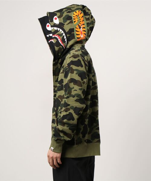 A BATHING APE（アベイシングエイプ）の「1ST CAMO SHARK WIDE FIT