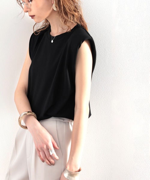 classicalelf（クラシカルエルフ）の「滑らかシルキータッチ。華奢感、ショルダーパッドトップス（Tシャツ/カットソー・レディース・アイボリー/ブラック/グレイッシュベージュ・MEDIUM/LARGE/X-LARGE）」の15枚目の写真