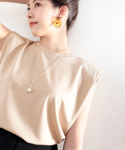 classicalelf（クラシカルエルフ）の「滑らかシルキータッチ。華奢感、ショルダーパッドトップス（Tシャツ/カットソー・レディース・アイボリー/ブラック/グレイッシュベージュ・MEDIUM/LARGE/X-LARGE）」の13枚目の写真