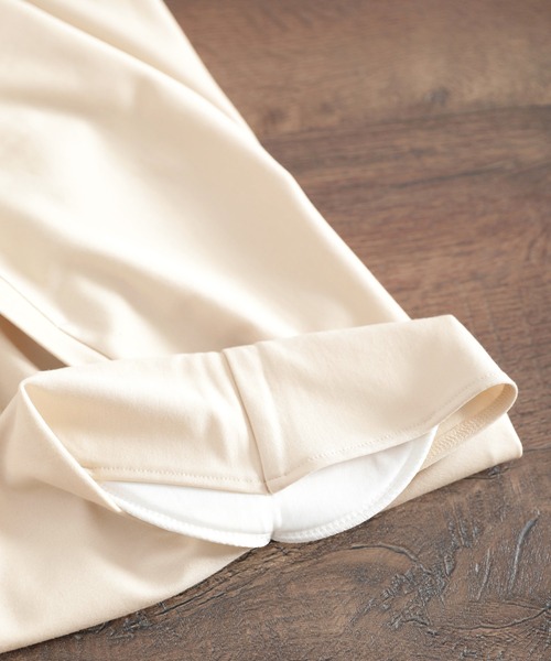 classicalelf（クラシカルエルフ）の「滑らかシルキータッチ。華奢感、ショルダーパッドトップス（Tシャツ/カットソー・レディース・アイボリー/ブラック/グレイッシュベージュ・MEDIUM/LARGE/X-LARGE）」の9枚目の写真