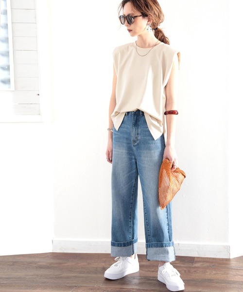 classicalelf（クラシカルエルフ）の「滑らかシルキータッチ。華奢感、ショルダーパッドトップス（Tシャツ/カットソー・レディース・アイボリー/ブラック/グレイッシュベージュ・MEDIUM/LARGE/X-LARGE）」の8枚目の写真