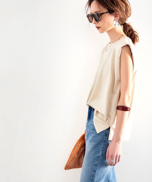 classicalelf（クラシカルエルフ）の「滑らかシルキータッチ。華奢感、ショルダーパッドトップス（Tシャツ/カットソー・レディース・アイボリー/ブラック/グレイッシュベージュ・MEDIUM/LARGE/X-LARGE）」の10枚目の写真