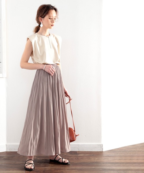 classicalelf（クラシカルエルフ）の「滑らかシルキータッチ。華奢感、ショルダーパッドトップス（Tシャツ/カットソー・レディース・アイボリー/ブラック/グレイッシュベージュ・MEDIUM/LARGE/X-LARGE）」の4枚目の写真