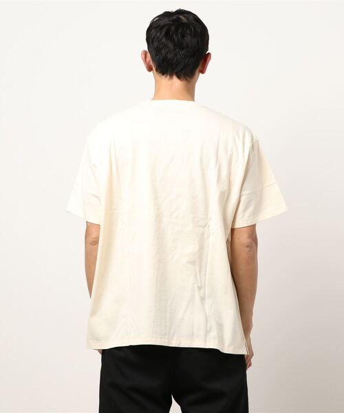 Levi's(リーバイス)の「【Levi's】「RED」グラフィックTシャツ(Tシャツ/カットソー・メンズ・ホワイト・S/M/L)」の3枚目の写真