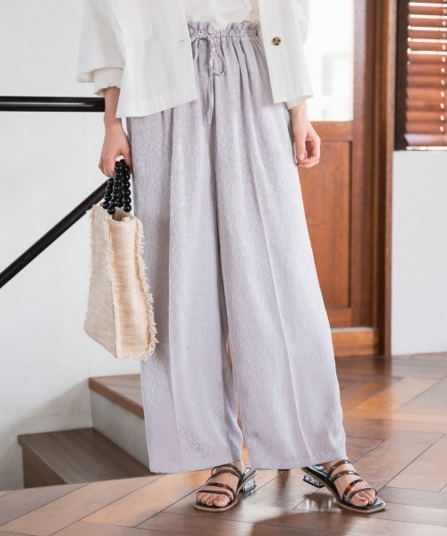 mysty woman（ミスティウーマン）の「サテンジャガードイージーパンツ 943350（その他パンツ・レディース・アイボリー/ブラック/グレー・FREE）」の3枚目の写真