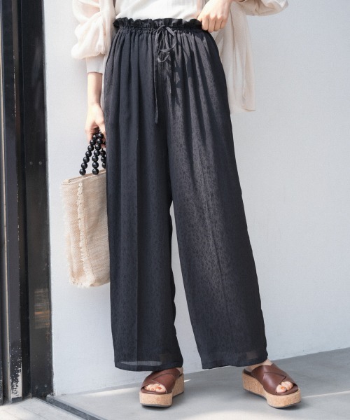 mysty woman（ミスティウーマン）の「サテンジャガードイージーパンツ 943350（その他パンツ・レディース・アイボリー/ブラック/グレー・FREE）」の2枚目の写真