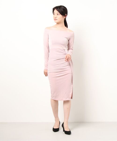 オフショルヌーディーピンクタイトワンピース