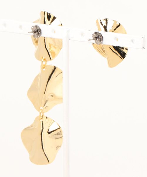 sea,ds mara（シーズマーラ）の「【Sea’ds mara】Floral Asymmetry ピアス（ピアス（両耳用）・レディース・シルバー/ゴールド・FREE）」の3枚目の写真