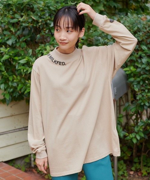 MILKFED.（ミルクフェド）の「EMBROIDERED LOGO HIGH NECK TOP（Tシャツ/カットソー・レディース・ホワイト/ライトブルー/ブラック/ベージュ/ネイビー・ONE SIZE）」の4枚目の写真