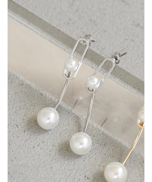 earth music&ecology(アースミュージックアンドエコロジー)の「スイングカーブパールピアス *(ピアス(両耳用)・レディース・シルバー/ゴールド・FREE)」の3枚目の写真