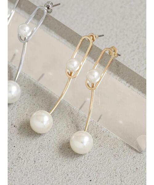 earth music&ecology(アースミュージックアンドエコロジー)の「スイングカーブパールピアス *(ピアス(両耳用)・レディース・シルバー/ゴールド・FREE)」の4枚目の写真