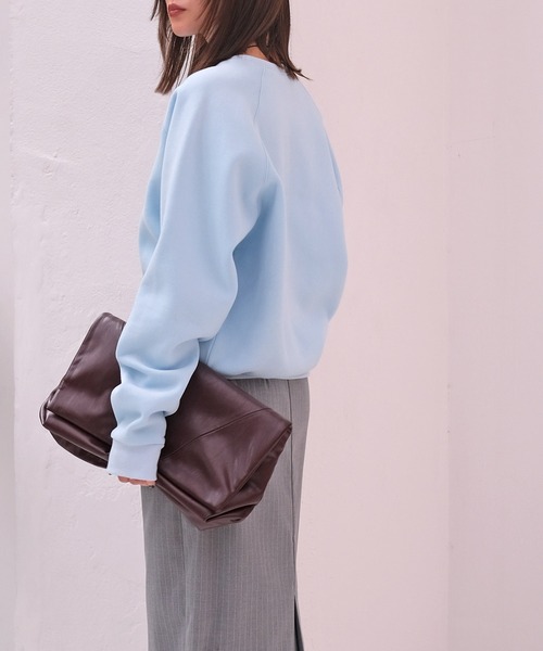 AKTE(アクテ)の「ラグランスリーブスウェットプルオーバー(スウェット・レディース・ホワイト/ブラック/ピンク/オレンジ/ベビーピンク/ブルー/チャコールグレー/イエロー/ライトグレー/ライトブルー/グレイッシュベージュ/レッド/ライトベージュ/ライラック・FREE)」の22枚目の写真