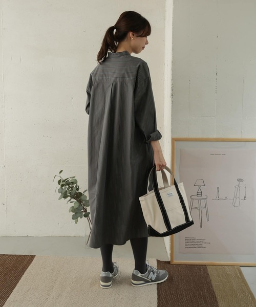 URBAN RESEARCH DOORS(アーバンリサーチドアーズ)の「ストライプシャツワンピース(ワンピース・レディース・ベージュ/チャコールグレー・ONE)」の5枚目の写真