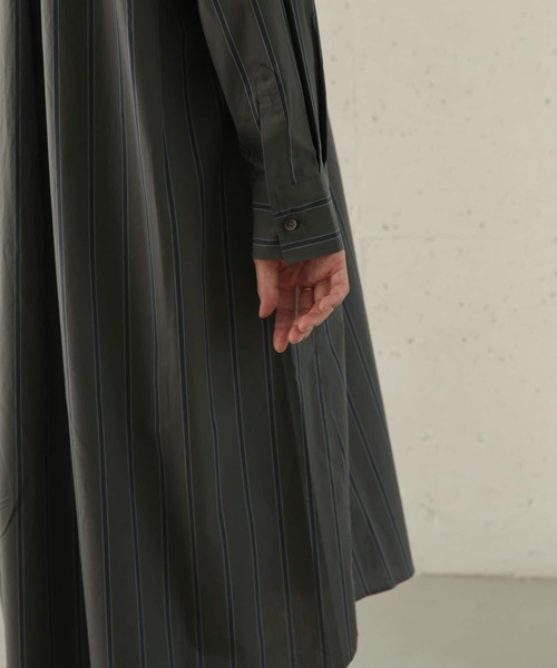 URBAN RESEARCH DOORS(アーバンリサーチドアーズ)の「ストライプシャツワンピース(ワンピース・レディース・ベージュ/チャコールグレー・ONE)」の3枚目の写真