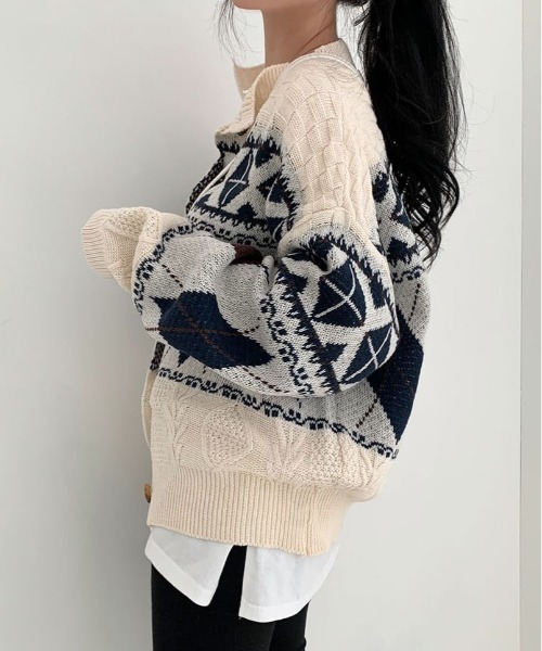 BEIDELLI（ベイデリー）の「[BELLIDE MADE] ルーズアーガイルニットカーディガン（カーディガン/ボレロ・レディース・ホワイト/ネイビー・FREE）」の3枚目の写真