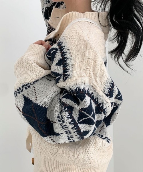 BEIDELLI（ベイデリー）の「[BELLIDE MADE] ルーズアーガイルニットカーディガン（カーディガン/ボレロ・レディース・ホワイト/ネイビー・FREE）」の5枚目の写真