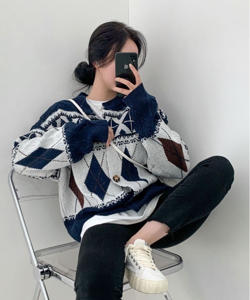 BEIDELLI（ベイデリー）の「[BELLIDE MADE] ルーズアーガイルニットカーディガン（カーディガン/ボレロ・レディース・ホワイト/ネイビー・FREE）」の21枚目の写真