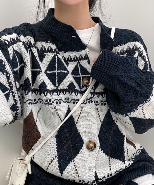 BEIDELLI（ベイデリー）の「[BELLIDE MADE] ルーズアーガイルニットカーディガン（カーディガン/ボレロ・レディース・ホワイト/ネイビー・FREE）」の16枚目の写真