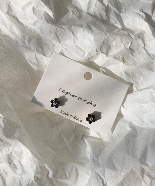 CEMONEMO（セモネモ）の「【NEWカラー追加】 デイジー ミニピアス（ピアス（両耳用）・レディース・ブラック/ホワイト/ベビーピンク/ブラウン・FREE）」の9枚目の写真